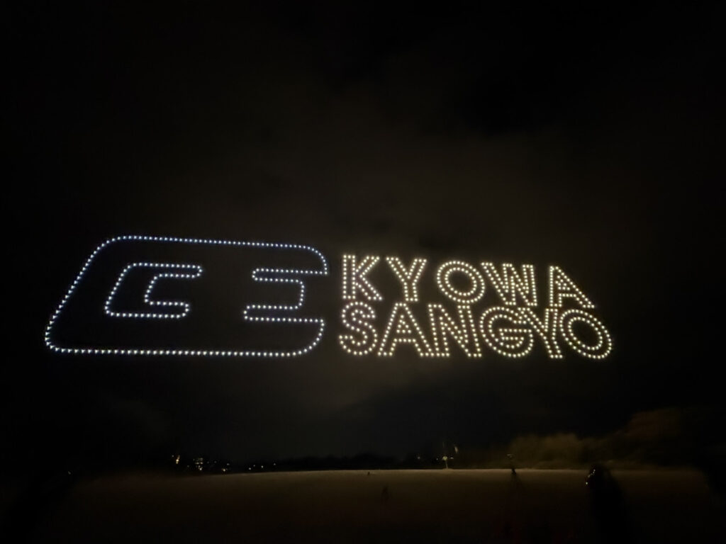 ドローンショーデモフライトの様子
